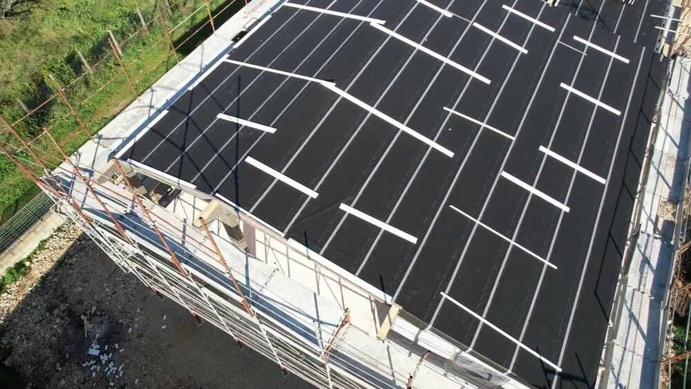 Posa della membrana impermeabilizzante con listellatura sulla copertura